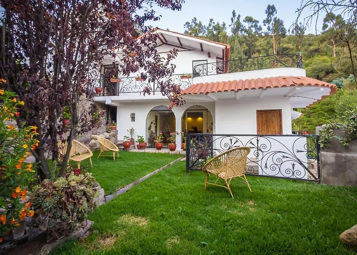 Luna House Pensión *