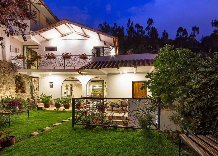 Luna House Pensión *